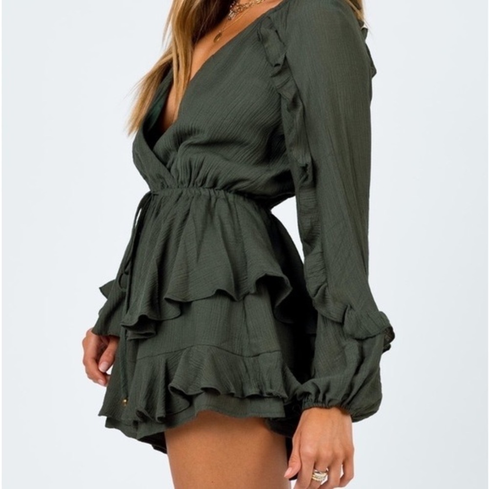 Princess Polly Dark Green Long Sleeve Ruffle Romper‎ Size Small